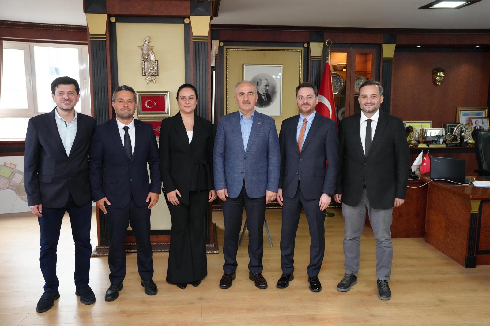 Rize Eczacı Odası'ndan Başkan Rahni Metin'e ziyaret Rize Eczacı Odası'ndan Başkan Rahni Metin'e ziyaret