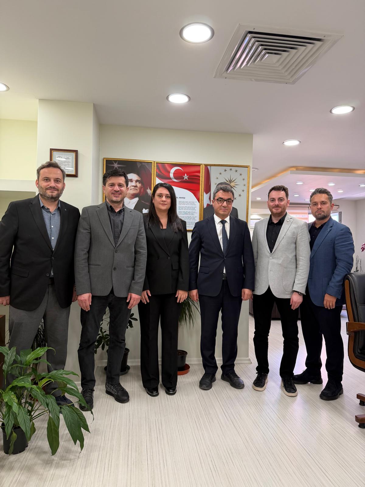 Rize Eczacı Odası'ndan Recep Tayyip Erdoğan Üniversitesi Eğitim ve Araştırma Hastanesi Başhekimi Doç. Dr. Özcan Yavaşi'ye Ziyaret